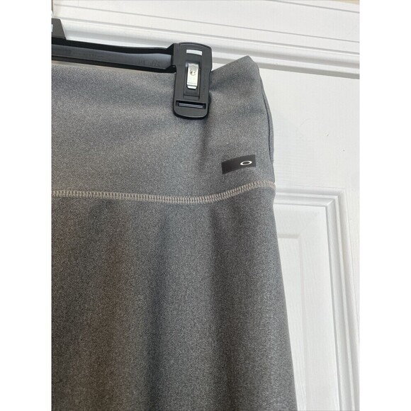 Oakley Womans Capri Athletic Leggings Size Medium Pull On Gray - Picture 2 of 4